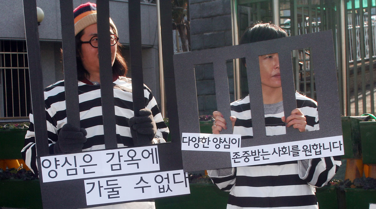 Aktion für Kriegsdienstverweigerung vor dem Verteidigungsministerium in Seoul am 1. Dezember 2015.