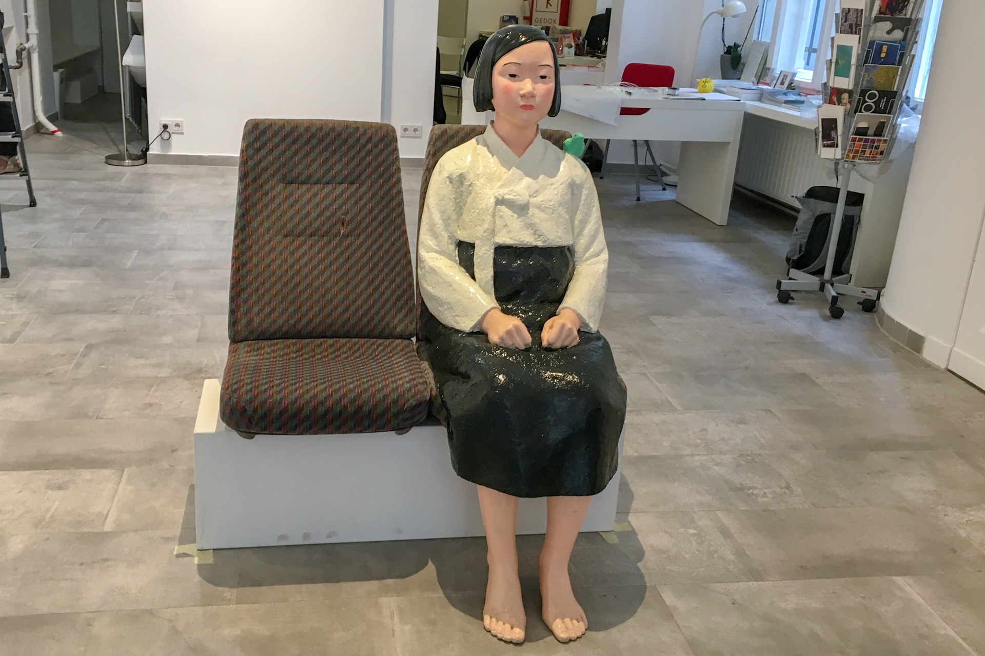 Friedensstatue auf Reisenin der Gallerie GEDOK Berlin