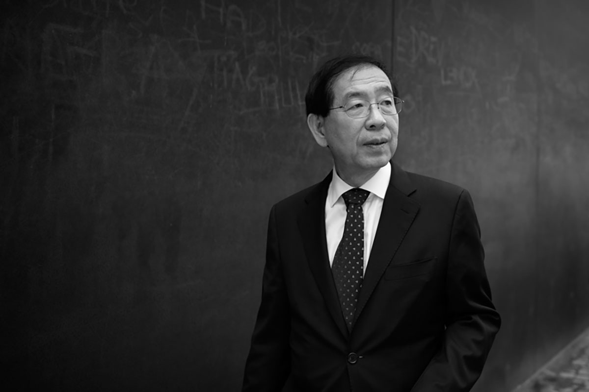 Park Won-Soon an der Gedenkstätte Berliner Mauer 2014 in Berlin